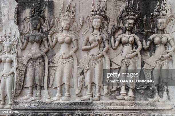 row of carved apsaras, angkor wat, cambodia - apsara 個照片及圖片檔