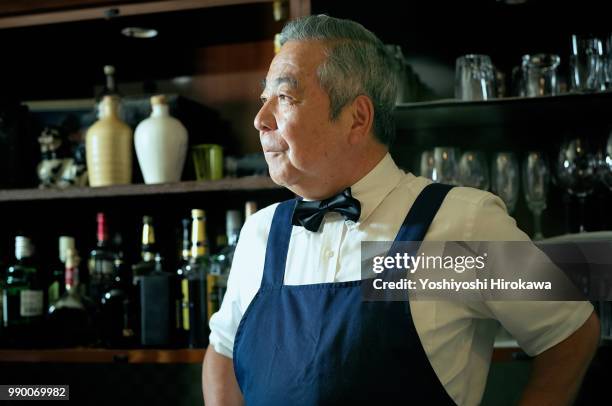 bartender smiling at bar counter - 横顔　男性 ストックフォトと画像