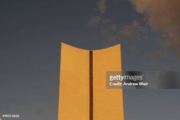 toronto, golden hour - tijdelijk gebouw stockfoto's en -beelden