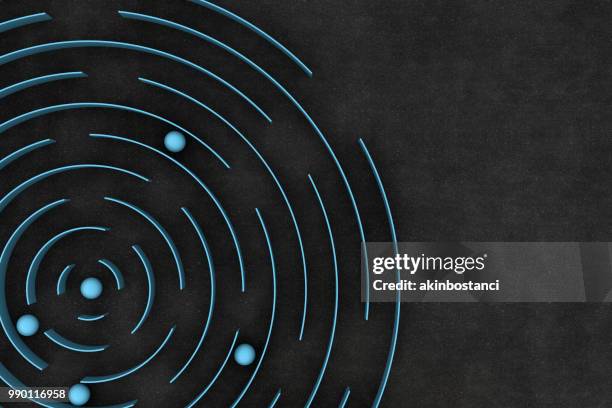 3d maze circulaire / labyrinthe - plotting a path photos et images de collection