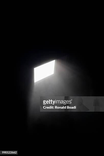 skylight - dark room stock-fotos und bilder