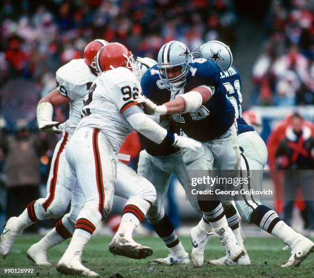 Nfl Defensive Line Block 16,609 Lineman Block Stock Photos, High-Res Pictures, and Images ...