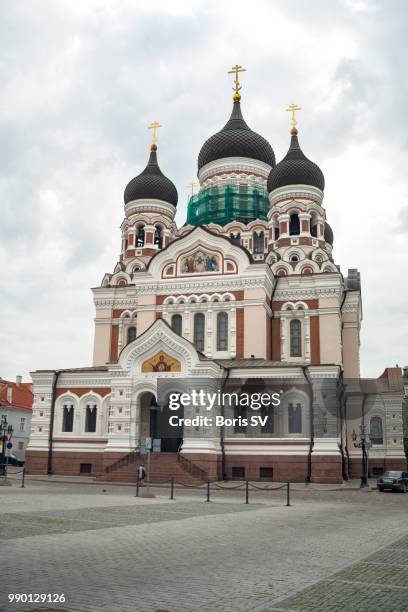 the alexander nevsky cathedral, old town, tallinn, estonia - catedral de san alejandro nevski fotografías e imágenes de stock