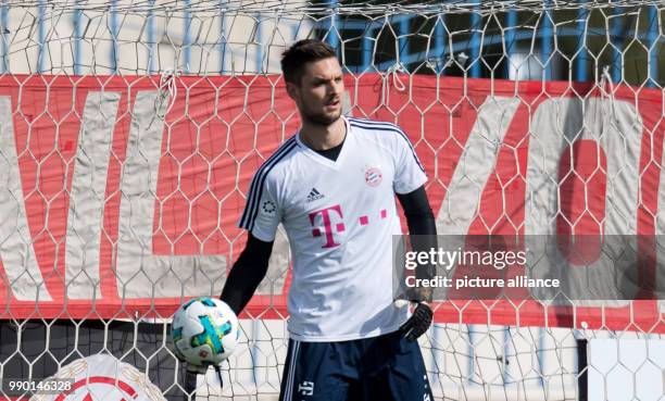 Bayern Munich's Sven Ulreich participates in the training session in Doha, Qatar, 05 January 2017. The FC Bayern Munich squad is preparing itself...