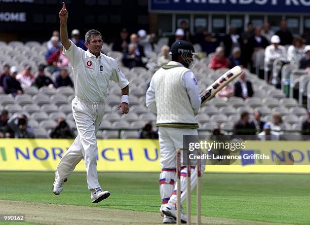 Andrew Caddick of England celebrates the wicket of Yousuf Youhana of Pakistan during the Second Npower Test match between England and Pakistan at Old...