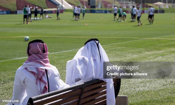 Fans of Bayern Munich following the Bundesliga club's training in Doha, Qatar, 07 January 2018. The FC Bayern Munich squad is preparing itself...