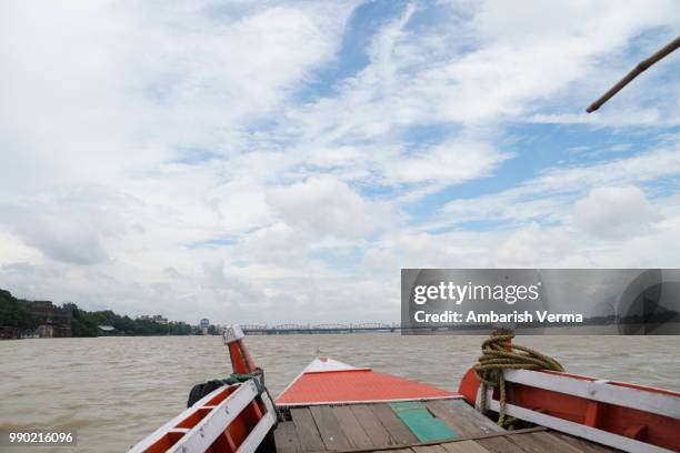 blue skys over river hooghly (ganges) kolkata, west bengal, india - hooghly river stock pictures, royalty-free photos & images