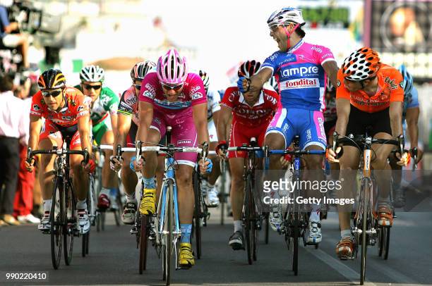 Giro D?Italia, Stage 9Arrival, Napolitano Danilo Celebration Joie Vreugde, Mc Ewen Robert , Petacchi Alessandro , Reggio Nell'Emilia - Lido Di...