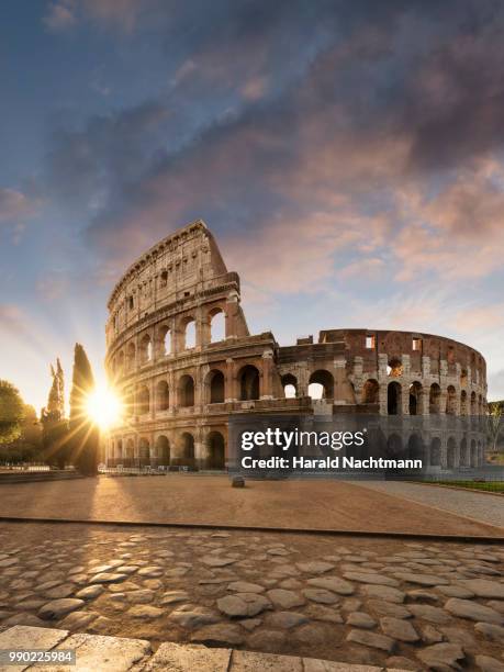 sunlight through the colosseum in rome - sonnenaufgang stock pictures, royalty-free photos & images