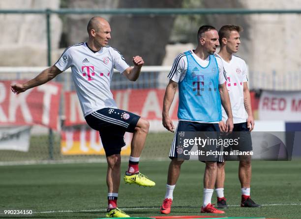 Bayern Munich's Arjen Robben , Franck Ribery and Niklas Dorsch participate in the training session in Doha, Qatar, 07 January 2017. The FC Bayern...