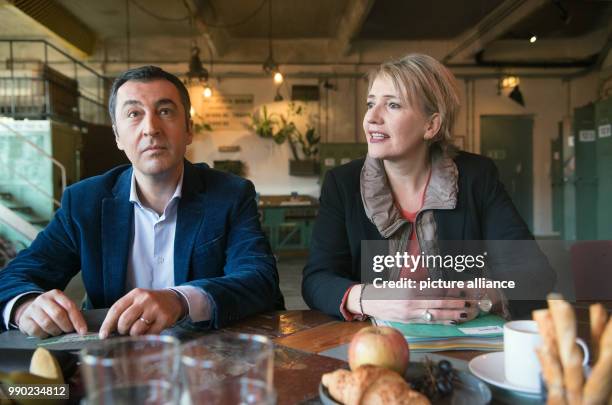 The heads of German party Alliance 90/The Greens, Cem Ozdemir and Simone Peter, prepare for the board meeting of their party at the Vierten Hinterhof...