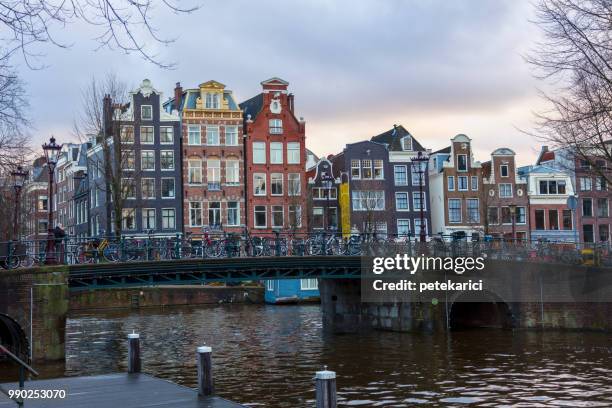amsterdam rustige gracht scène, nederland - keizersgracht stockfoto's en -beelden