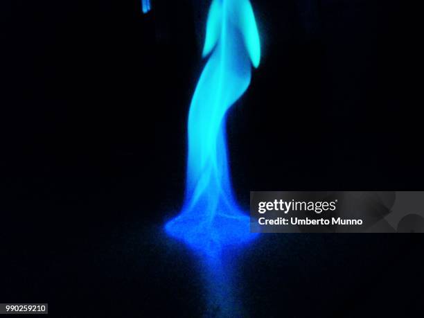 flame ice - blue gas flame stock-fotos und bilder