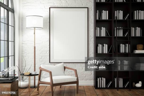 leeg frame op woonkamers muur met bibliotheek - boekenkast stockfoto's en -beelden