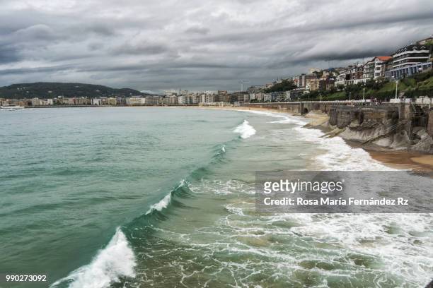 beach of la concha , bay and san sebastian against overcast sky with s - rz stock pictures, royalty-free photos & images