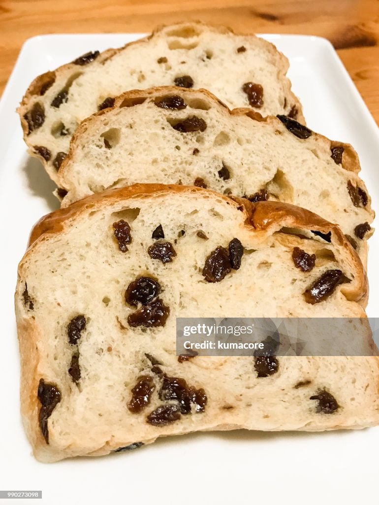 Raisin bread