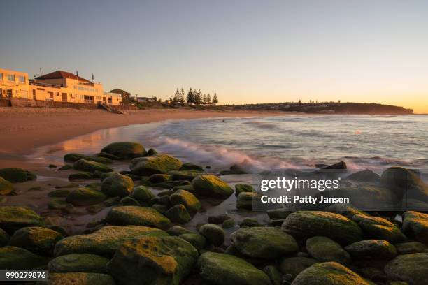 sunrise at curl curl beach - curl curl beach foto e immagini stock