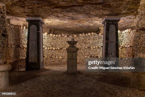 les catacombes - catacomb stock pictures, royalty-free photos & images