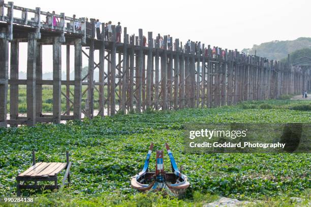 myanmar: u bein bridge - bein stockfoto's en -beelden