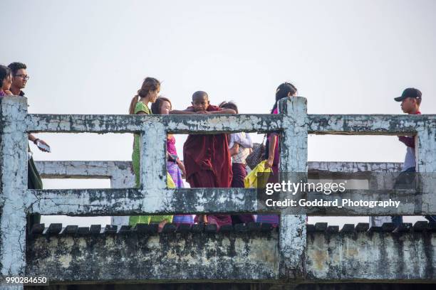 myanmar: u bein bridge - bein stockfoto's en -beelden
