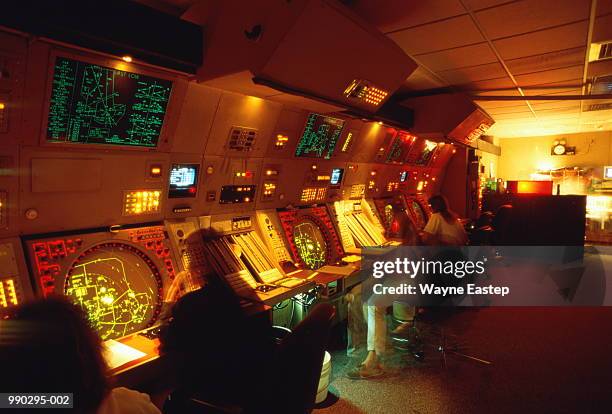 air traffic radar control room (long exposure) - air traffic control stock pictures, royalty-free photos & images