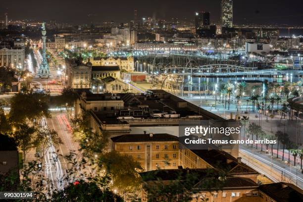 barcelona vista del puerto y la estatua de colon foto nocturna.barcelona view of the harbor and the - estatua 個照片及圖片檔