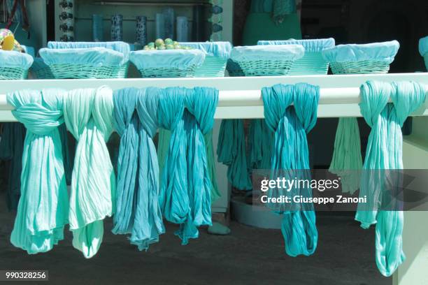 turquoise scarves - dupatta foto e immagini stock