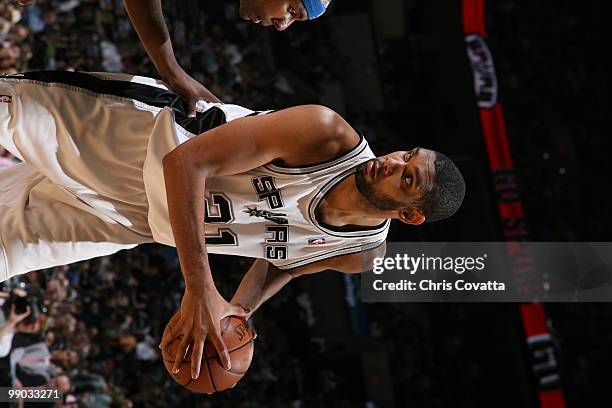 Tim Duncan of the San Antonio Spurs looks to pass against the Dallas Mavericks in Game Six of the Western Conference Quarterfinals during the 2010...