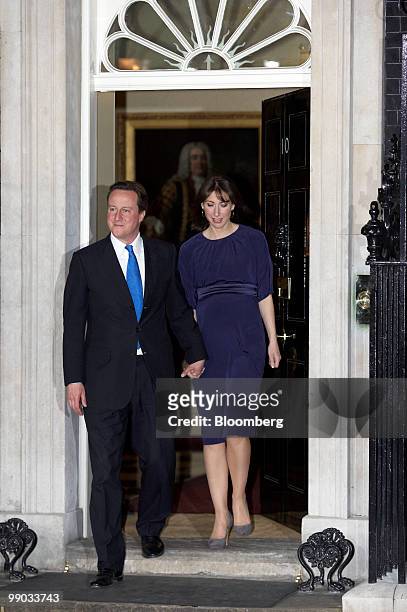 David Cameron, the new U.K. Prime minister, and his wife Samantha step outside 10 Downing Street to greet the media in London, U.K., on Tuesday, May...