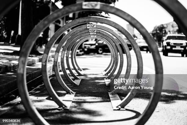 coils - aaron young imágenes fotografías e imágenes de stock