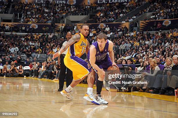 Beno Udrih of the Sacramento Kings drives the ball against Shannon Brown#12 of the Los Angeles Lakers at Staples Center on April 13, 2010 in Los...