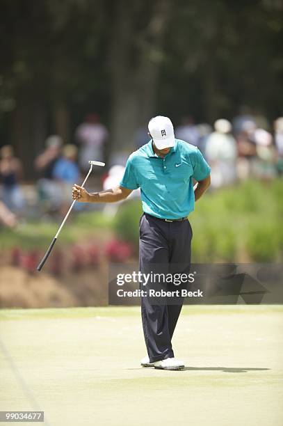 Players Championship: Tiger Woods during Friday play at Stadium Course of TPC Sawgrass. Ponte Vedra Beach, FL 5/7/2010 CREDIT: Robert Beck