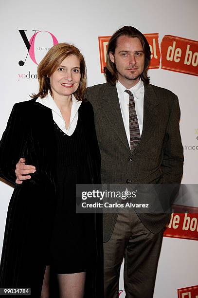 Spanish actress Asumpta Serna and husband Scott Cleverdon attend "El pastel de boda" premiere at the Palafox cinema on May 11, 2010 in Madrid, Spain.