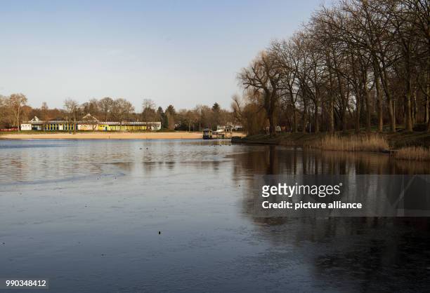 Part of the Oranke Lake is covered with ice in Berlin, Germany, 09 January 2018. Traditionally the 'Berliner Seehunde' club invites to a winter...