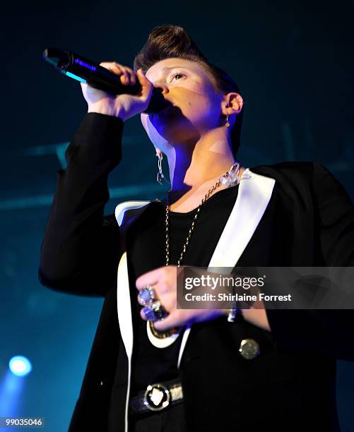 Elly Jackson of La Roux performs at Manchester Academy on May 11, 2010 in Manchester, England.