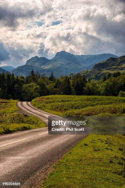 langdale pikes - langdale pikes stock pictures, royalty-free photos & images