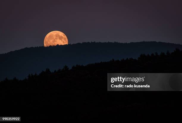 blue moon (of ) - blue moon imagens e fotografias de stock