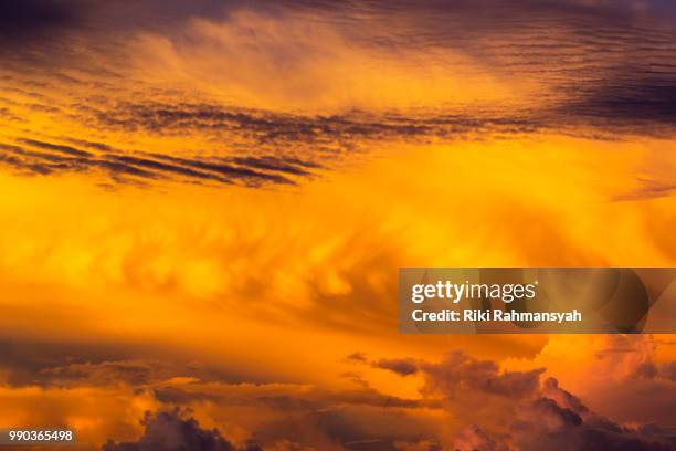 lukisan awan dikala senja - riki stockfoto's en -beelden