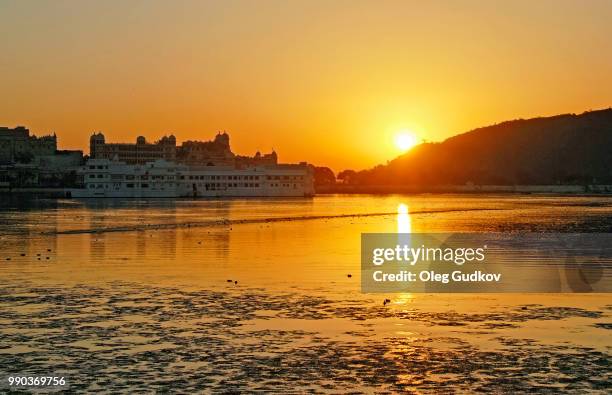 taj lake palace & city palace. - lake palace stock pictures, royalty-free photos & images