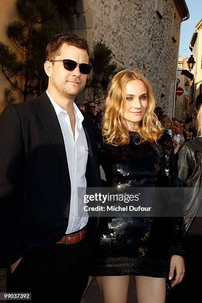 Diane Kruger and Joshua Jackson attend the Chanel Cruise Collection Presentation on May 11, 2010 in Saint-Tropez, France.