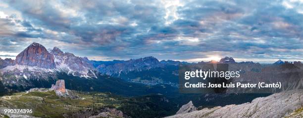 amanecer nuvolao italy - amanecer stock pictures, royalty-free photos & images