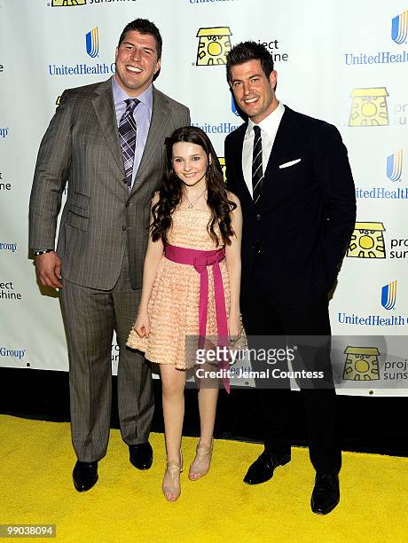 Player David Diehl, actress Abigail Breslin and former NFL Player Jesse Palmer pose for photos at the 7th Annual Project Sunshine Benefit at The...