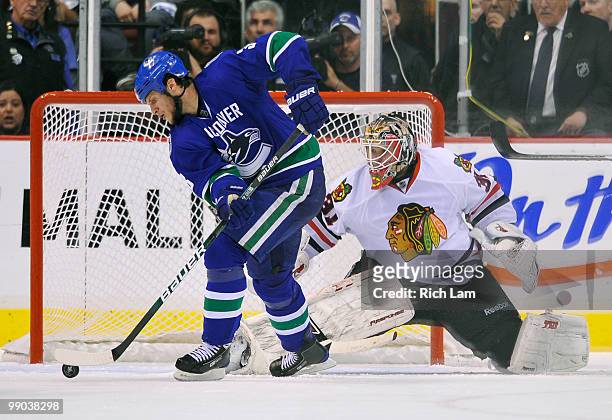 Goalie Antti Niemi of the Chicago Blackhawks scrambles to stop Kevin Bieksa of the Vancouver Canucks during the second period in Game Six of the...