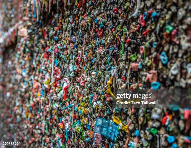 the art of chewing-gum - chewinggum stockfoto's en -beelden