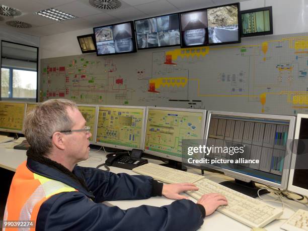 The production engineer Michael Weber overlooks the waste processing plant via monitors in Weißenhorn, Germany, 11 December 2017. Annually more than...