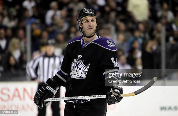 Ryan Smyth of the Los Angeles Kings skates against the Colorado Avalanche at Staples Center on February 13, 2010 in Los Angeles, California. The...
