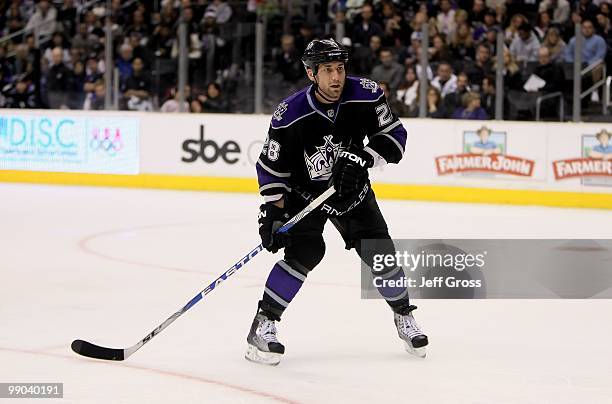 Jarret Stoll of the Los Angeles Kings skates against the Colorado Avalanche at Staples Center on February 13, 2010 in Los Angeles, California. The...