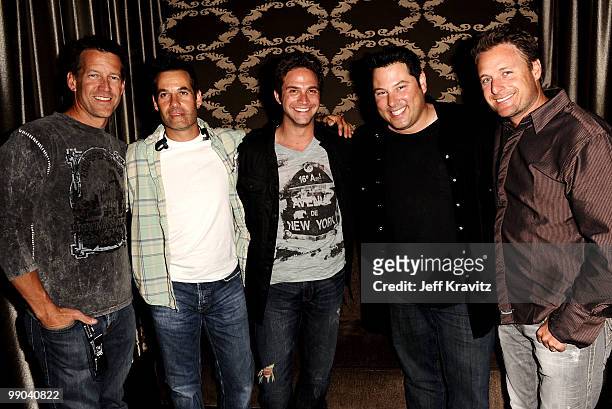 Actors James Denton, Adrian Pasdar, Greg Grunberg, Brandon Barash and TV host Chris Harrison pose during the 2010 Cable Show Battle of the Bands for...