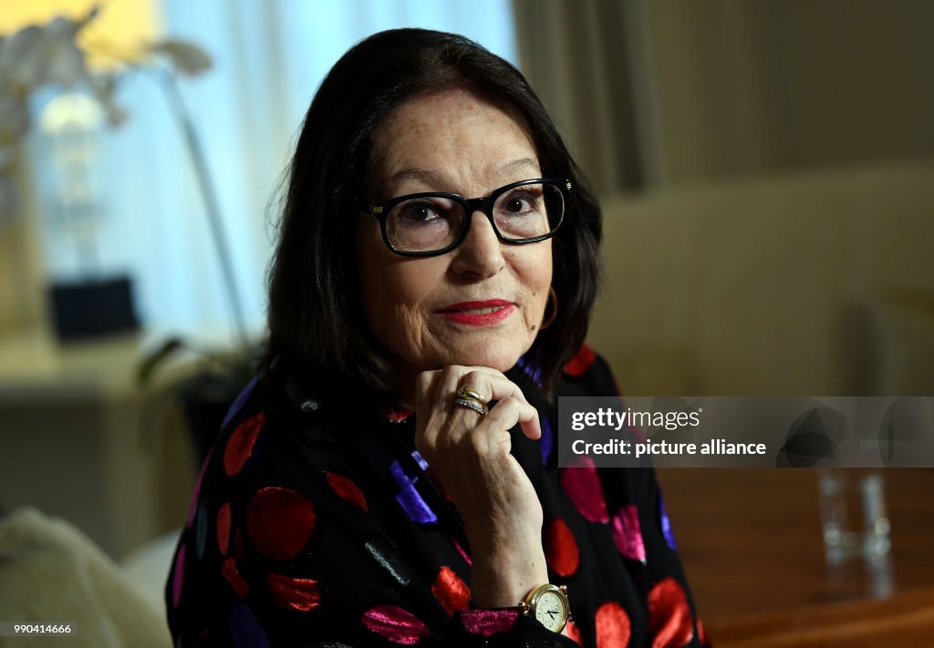 Nana Mouskouri