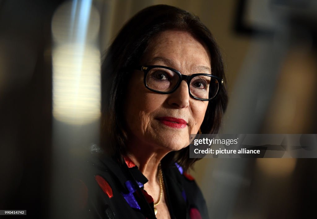 Nana Mouskouri